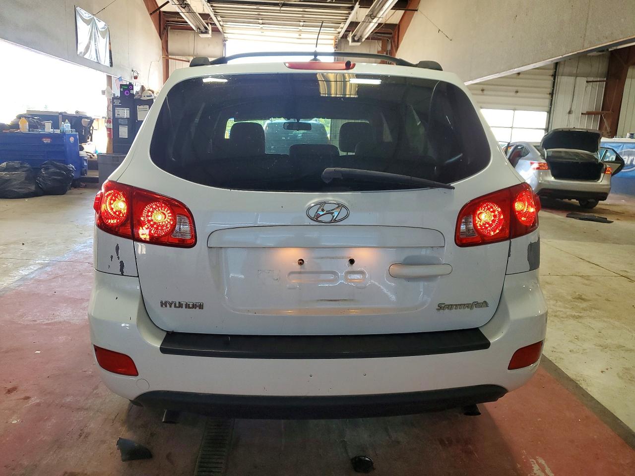 2009 Hyundai Santa Fe Gls White vin: 5NMSG13D69H325354