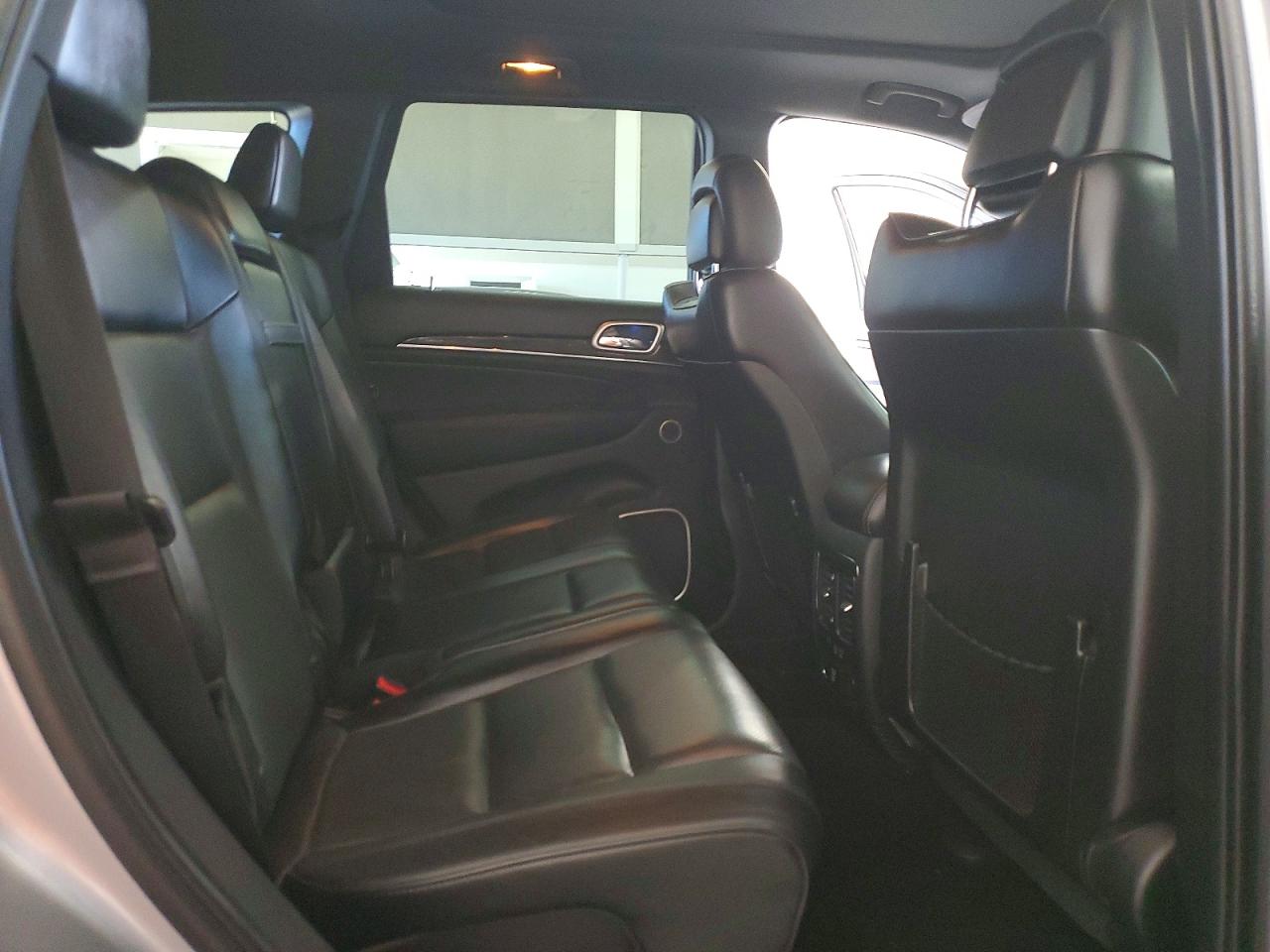 2015 Jeep Grand Cherokee Overland Silver vin: 1C4RJFCM7FC146473