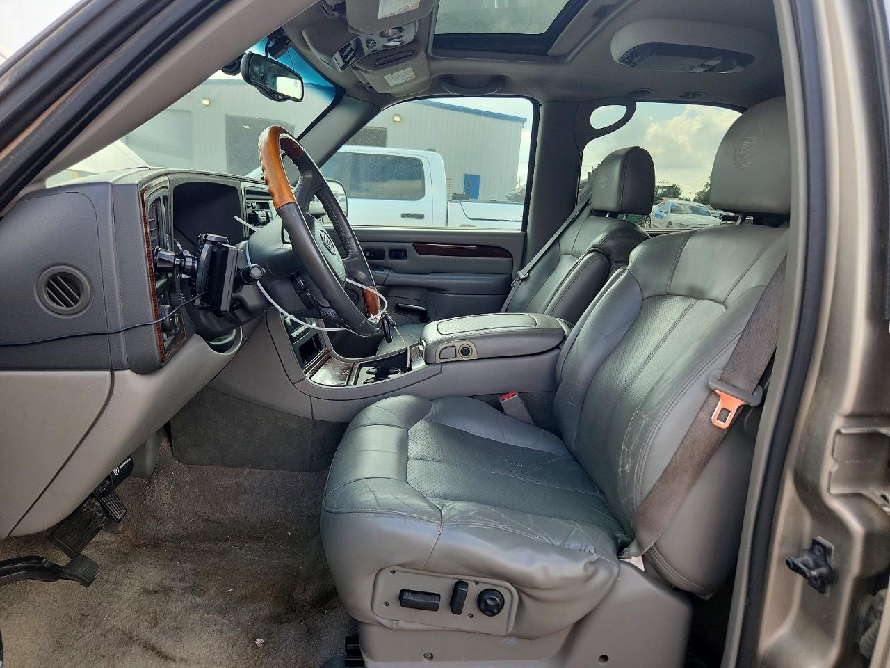 2002 Cadillac Escalade Luxury Tan vin: 1GYEK63N32R144113