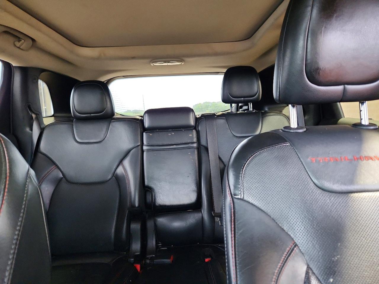 2015 Jeep Cherokee Trailhawk Silver vin: 1C4PJMBS3FW680872