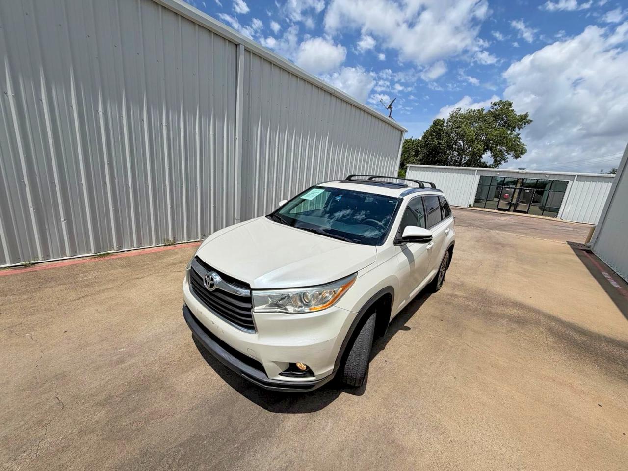 2014 Toyota Highlander Xle White vin: 5TDJKRFH4ES016030