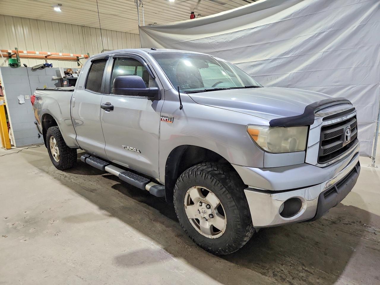 2010 Toyota Tundra Double Cab Sr5 Silver vin: 5TFUY5F11AX115691