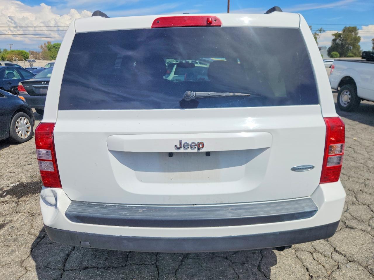 2014 Jeep Patriot Latitude Белый vin: 1C4NJPFB1ED849395