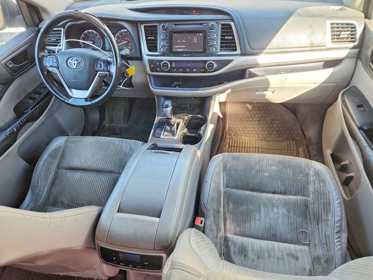 2015 Toyota Highlander Le Plus Silver vin: 5TDBKRFH6FS202979