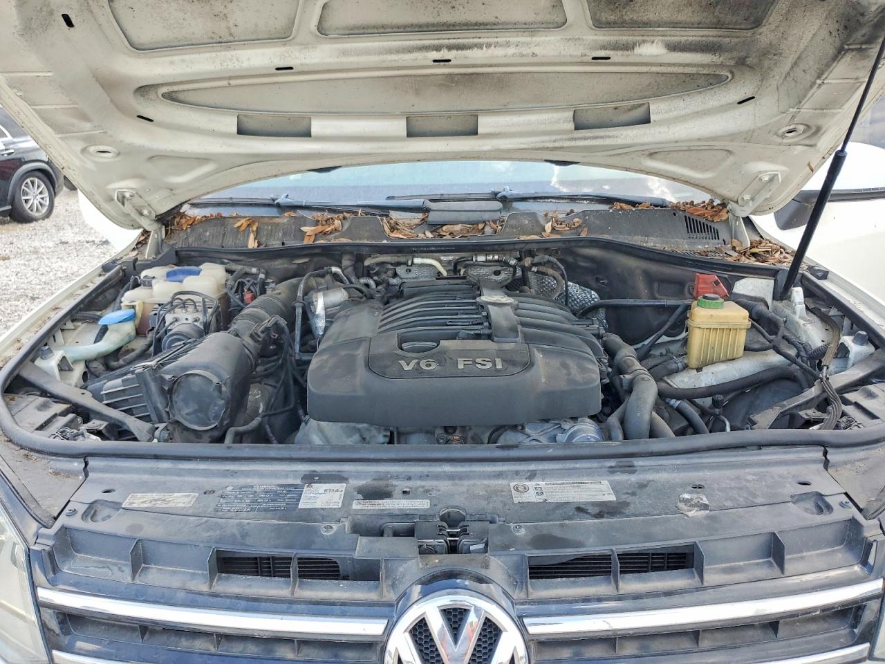 2011 Volkswagen Touareg V6 White vin: WVGFF9BP4BD005832