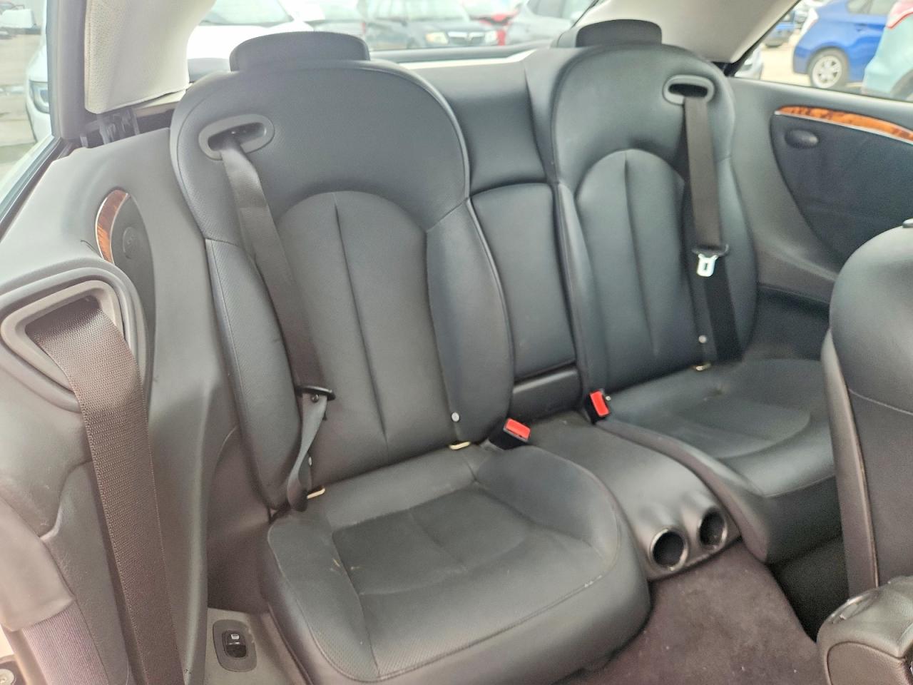 2005 Mercedes-benz Clk 500 White vin: WDBTK75G15T034801