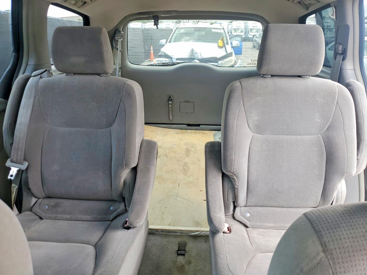 2005 Toyota Sienna Le 7 Passenger Серый vin: 5TDZA23C25S296858