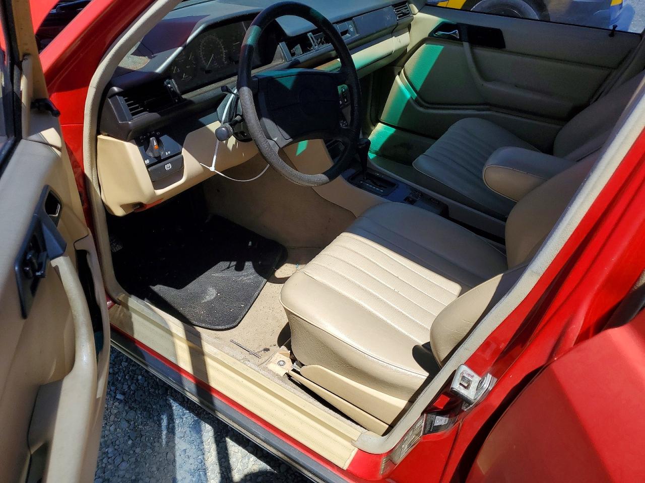 1989 Mercedes-benz 300 E Красный vin: WDBEA30D6KA886795