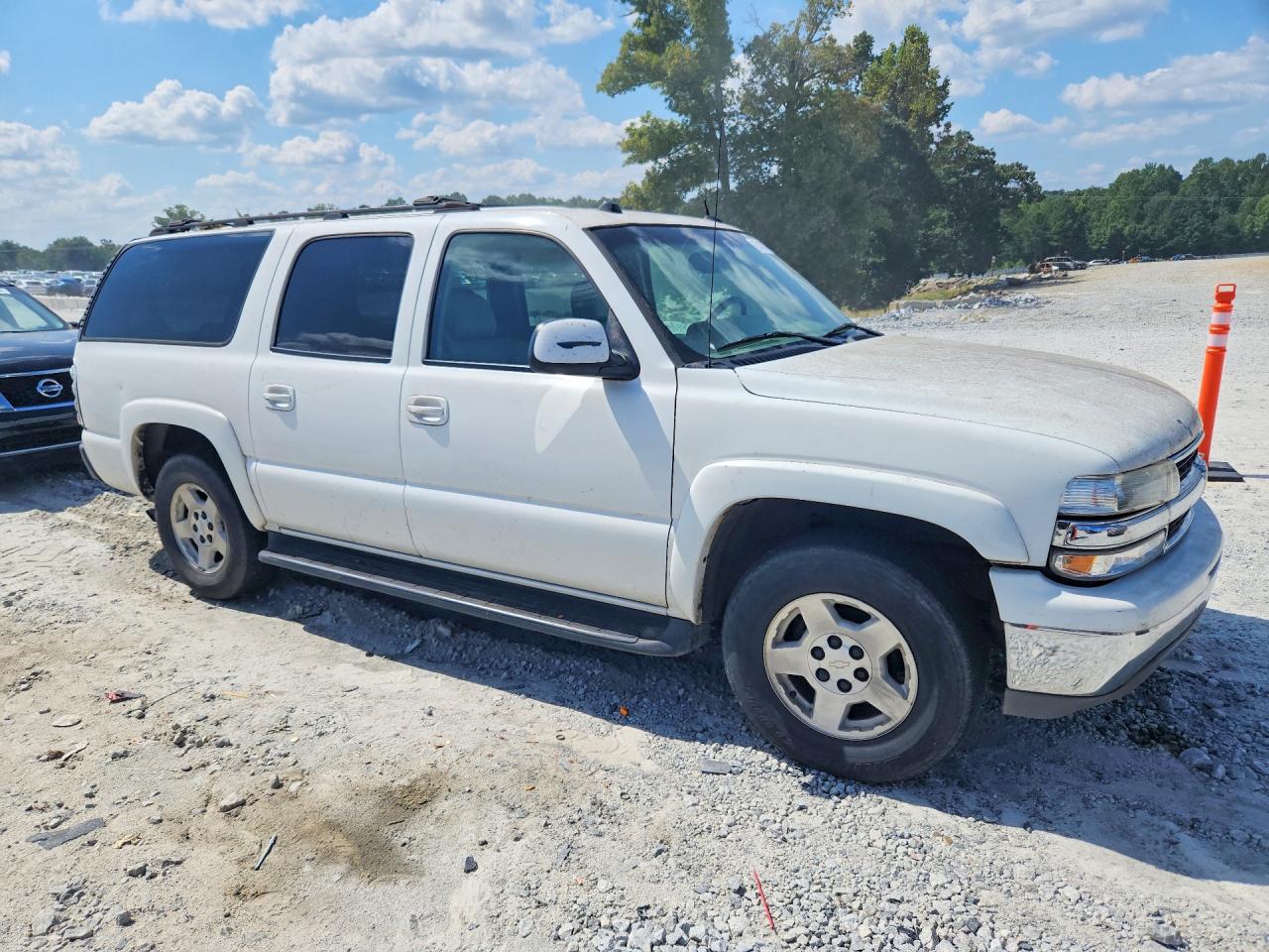 2004 Chevrolet Suburban C1500 White vin: 3GNEC16Z34G246123