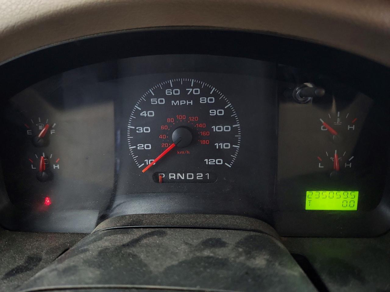 2008 Ford F150 White vin: 1FTRF12208KB70272