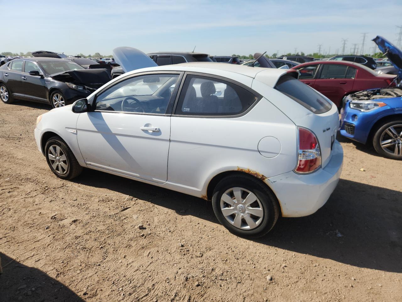 2007 Hyundai Accent Gs Белый vin: KMHCM36C37U021296