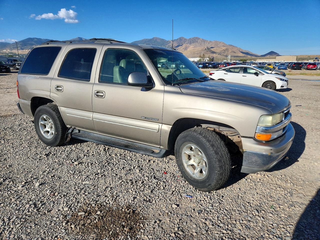 2002 Chevrolet Tahoe K1500 Gold vin: 1GNEK13Z42J302251