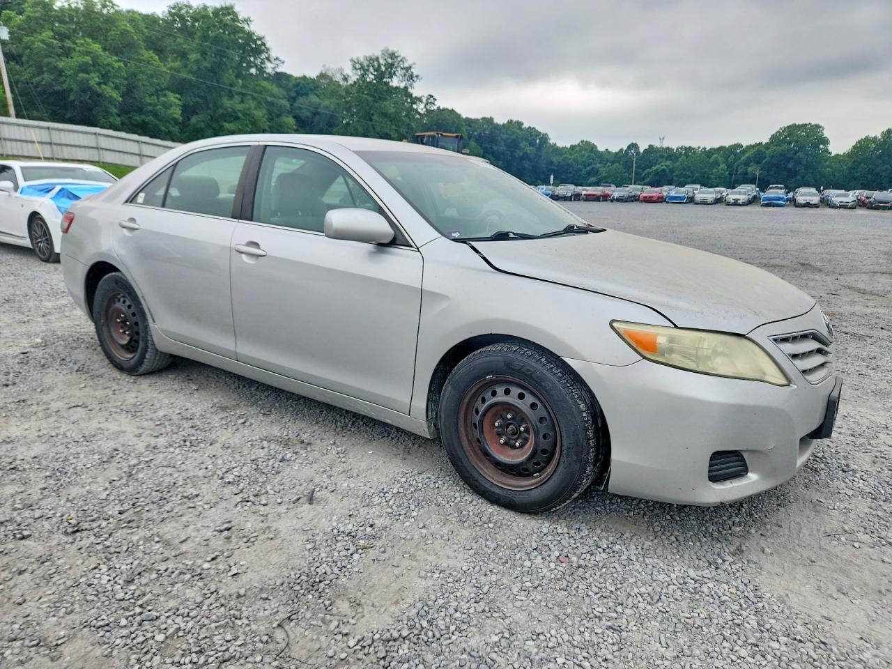 2011 Toyota Camry Le Silver vin: 4T1BF3EK2BU128170