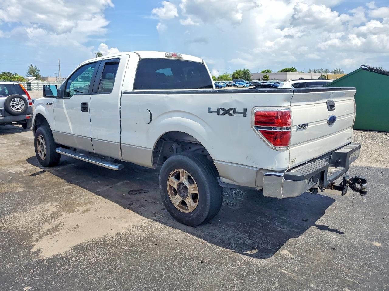 2011 Ford F150 Super Cab White vin: 1FTFX1EF4BFA37366