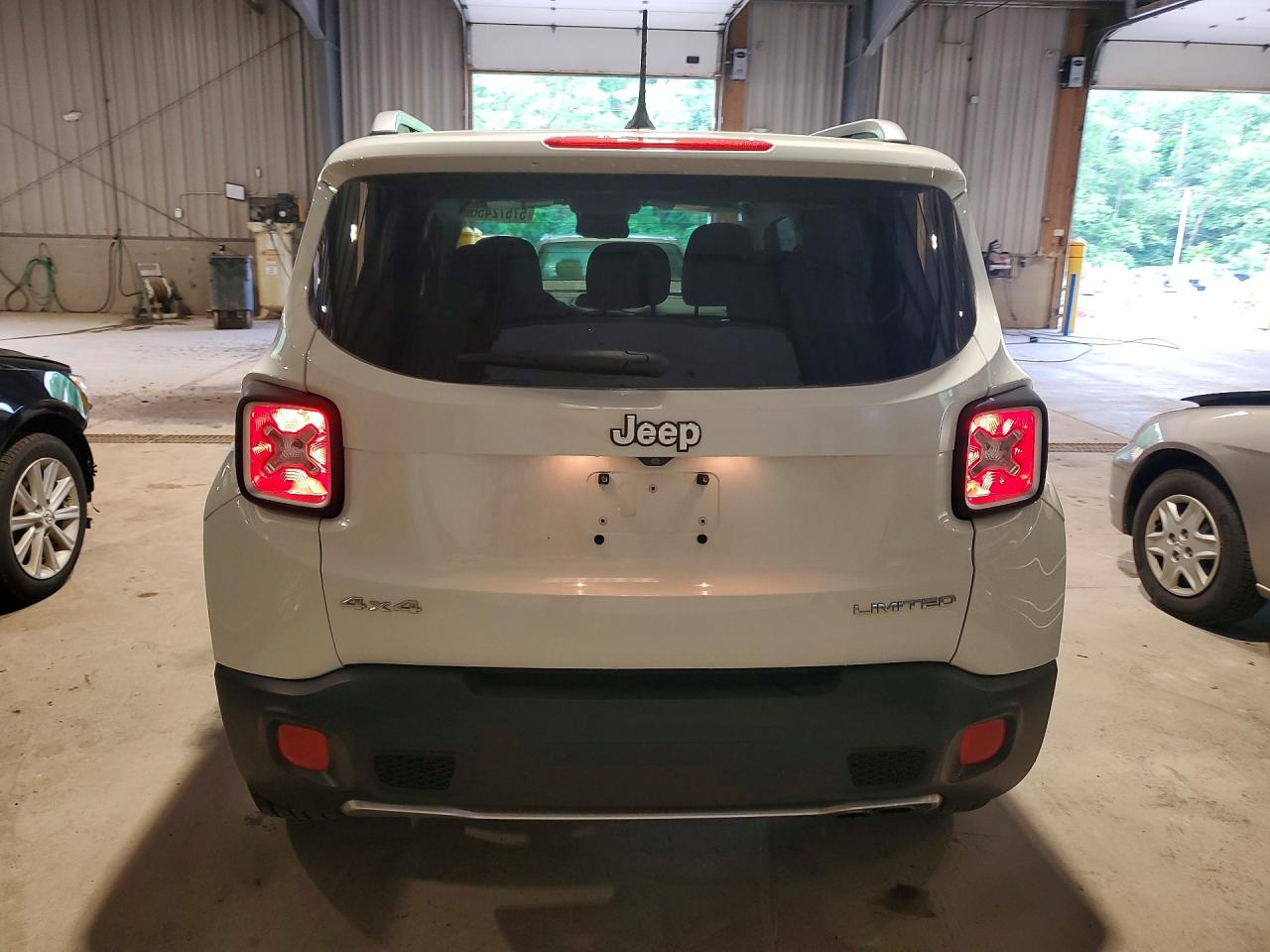 2015 Jeep Renegade Limited White vin: ZACCJBDT3FPC23209