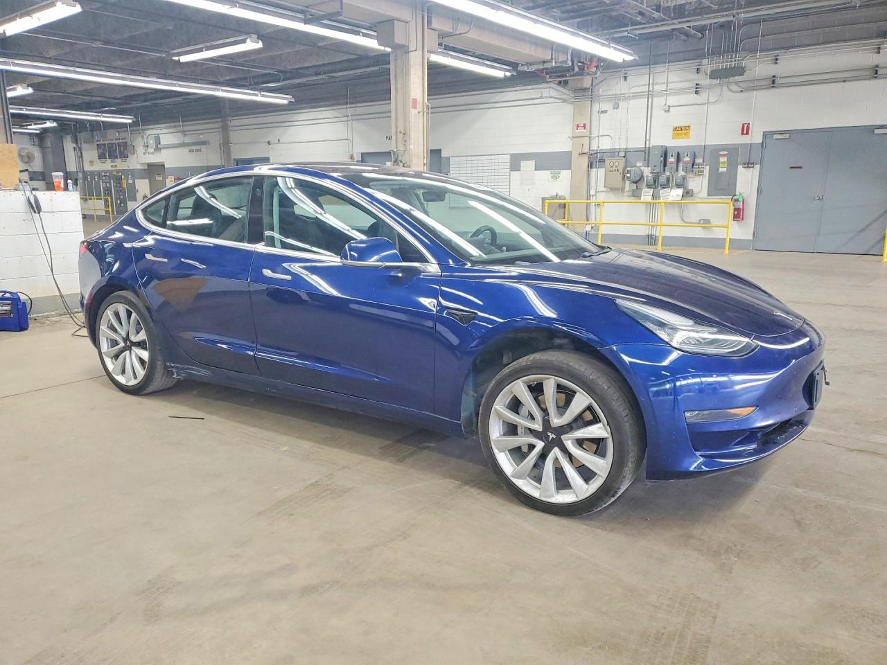 2018 Tesla Model 3 Синий vin: 5YJ3E1EA0JF008155