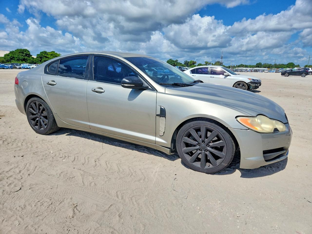 2011 Jaguar Xf Premium Silver vin: SAJWA0GB8BLS18379
