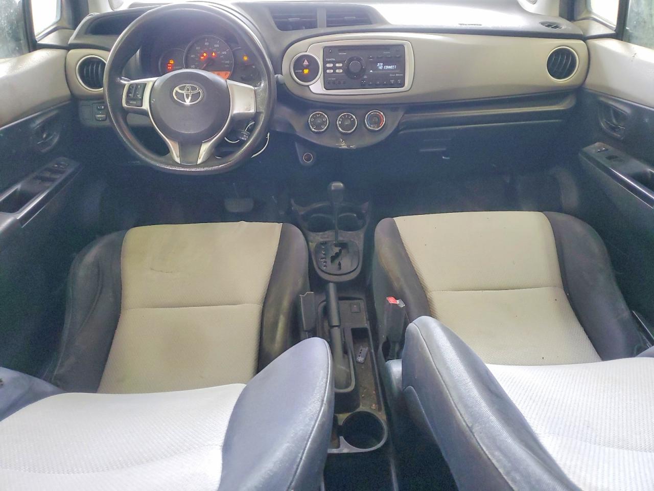 2013 Toyota Yaris 5-door Le Blue vin: JTDKTUD37DD558857