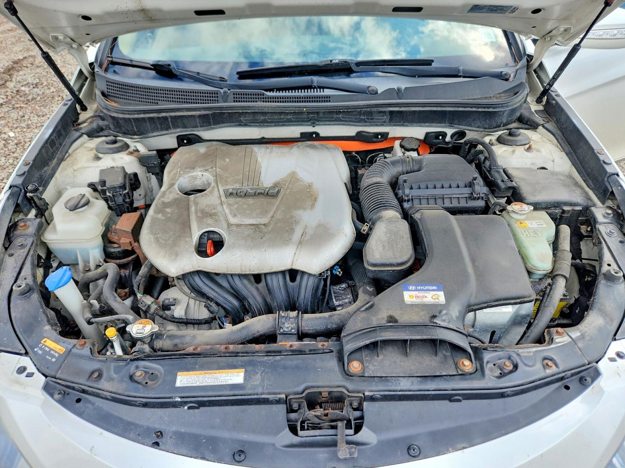 2015 Hyundai Sonata Hybrid Base White vin: KMHEC4A49FA119945
