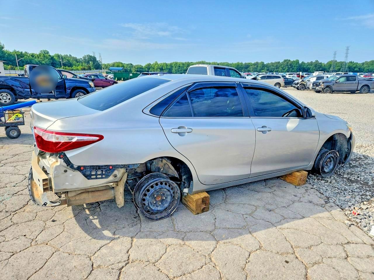 2015 Toyota Camry Le Серебряный vin: 4T4BF1FKXFR454457