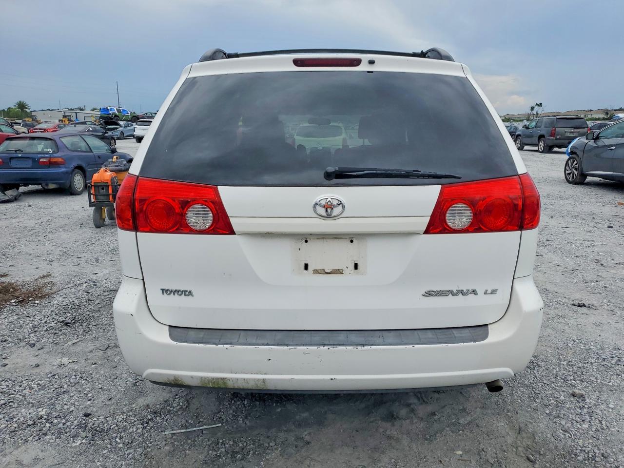 2006 Toyota Sienna Le 7 Passenger White vin: 5TDZA23C76S415067