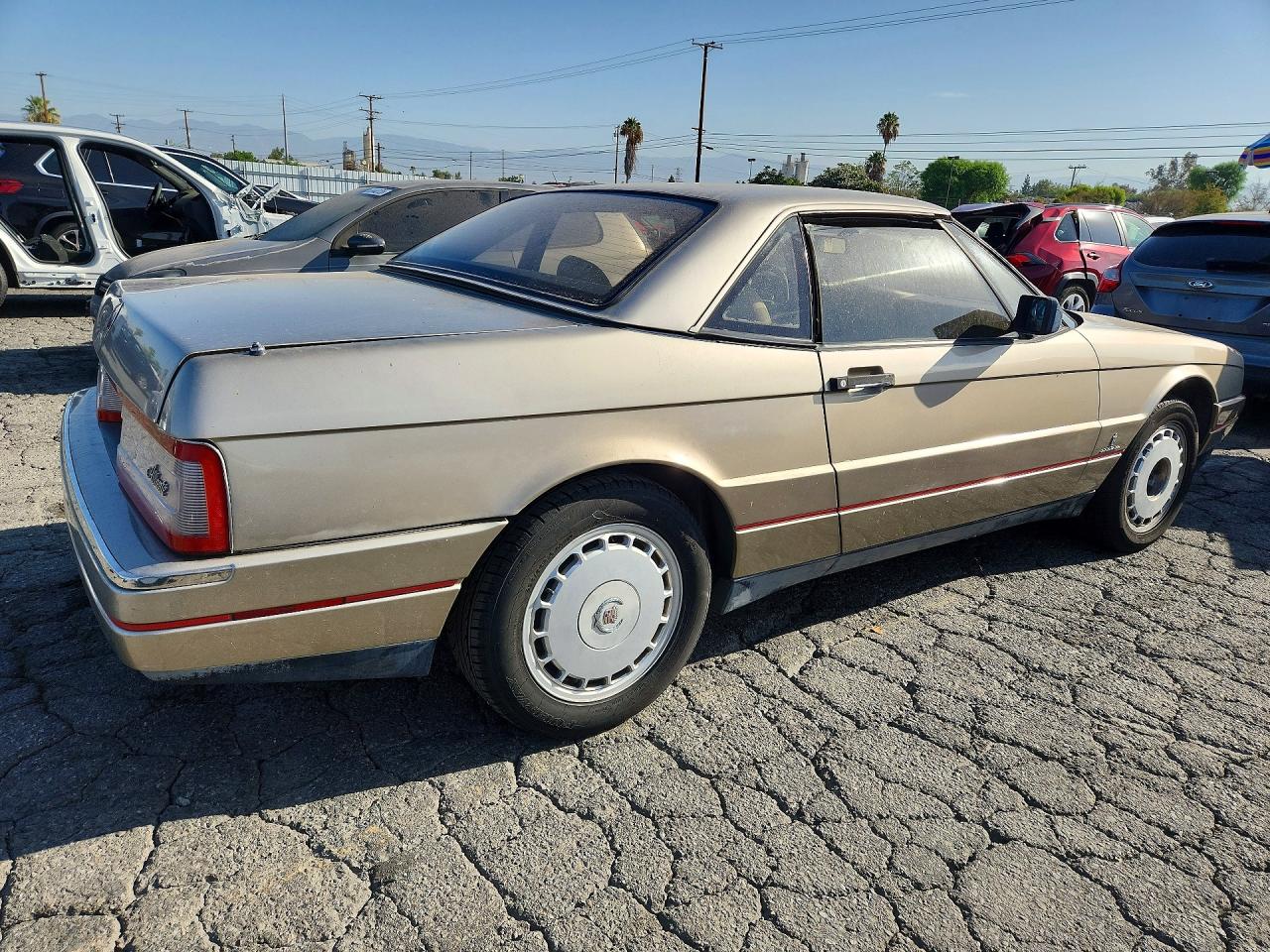 1991 Cadillac Allante Gold vin: 1G6VS3380MU126122