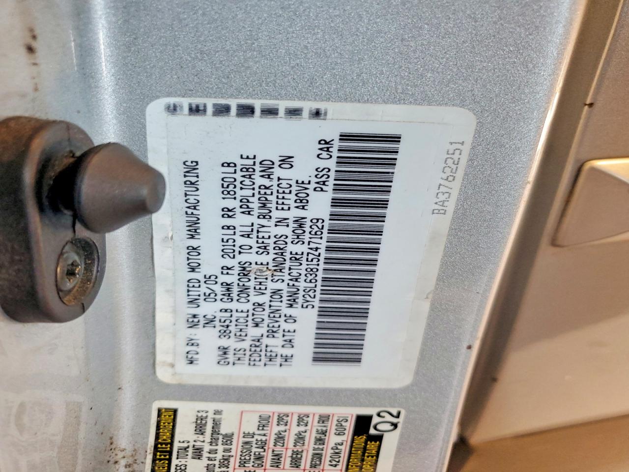 2005 Pontiac Vibe Base Silver vin: 5Y2SL63815Z471629