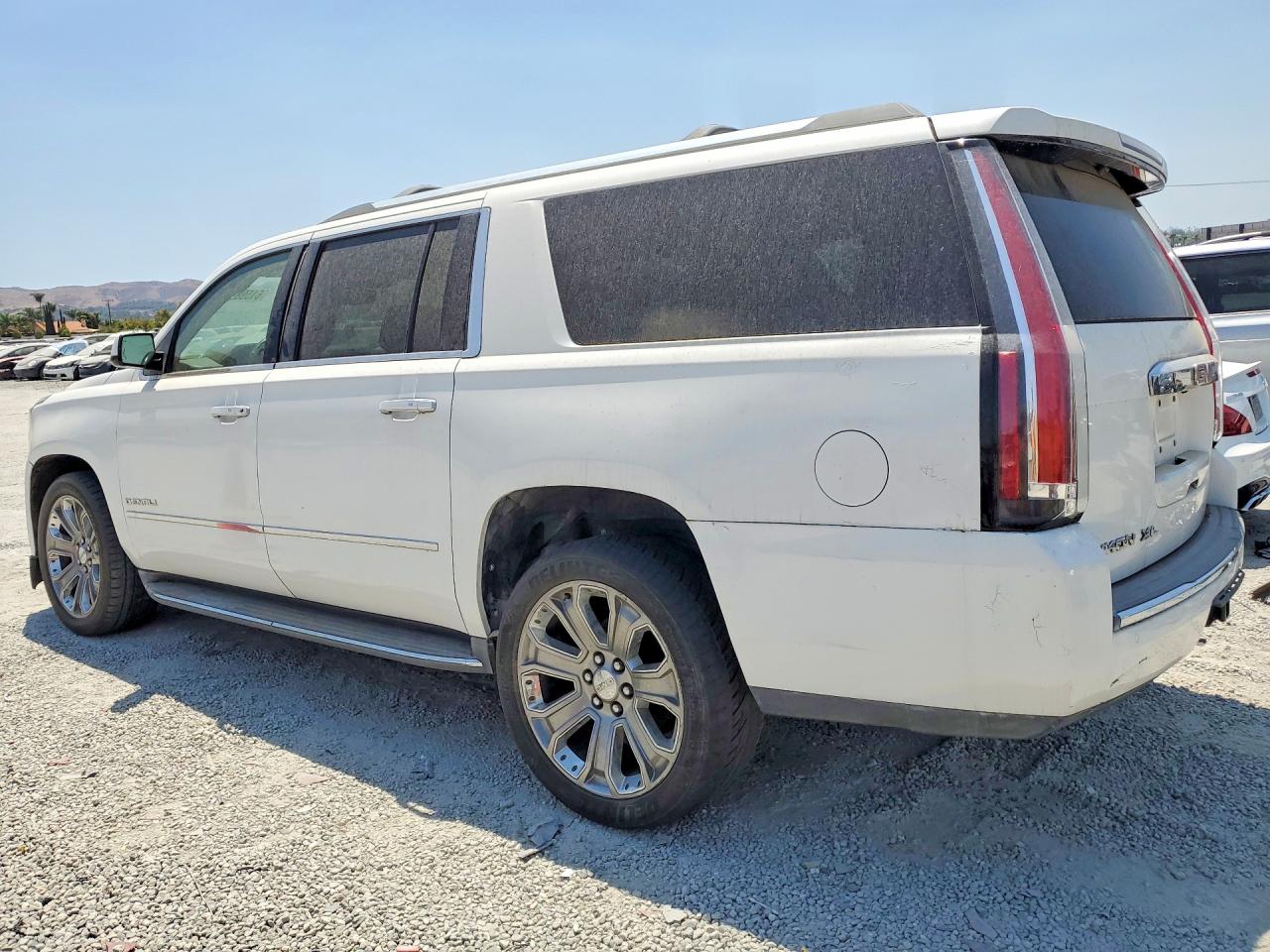 2015 Gmc Yukon Xl White vin: 1GKS2JKJ0FR625151