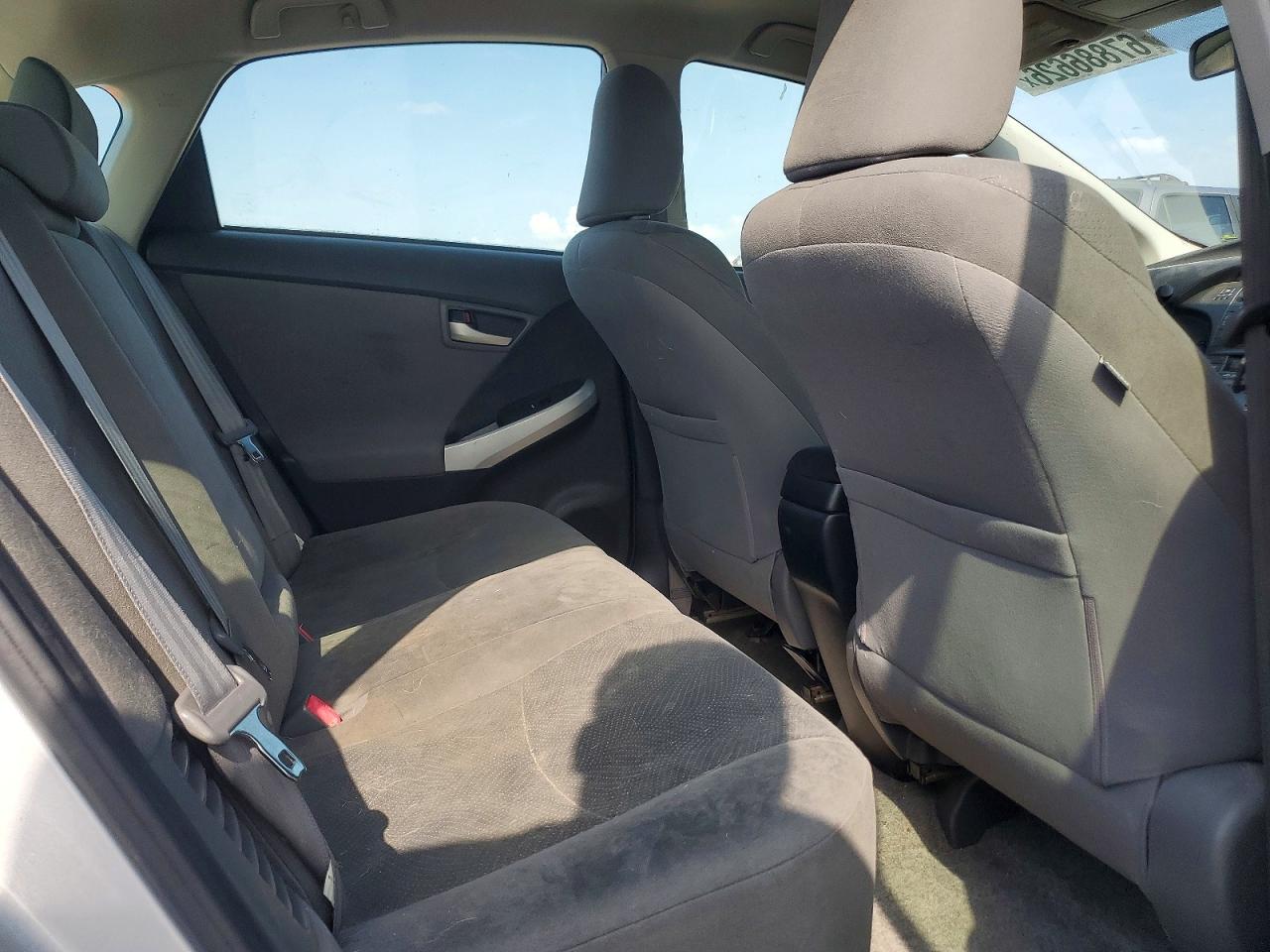 2012 Toyota Prius Two Серебряный vin: JTDKN3DU3C5412347