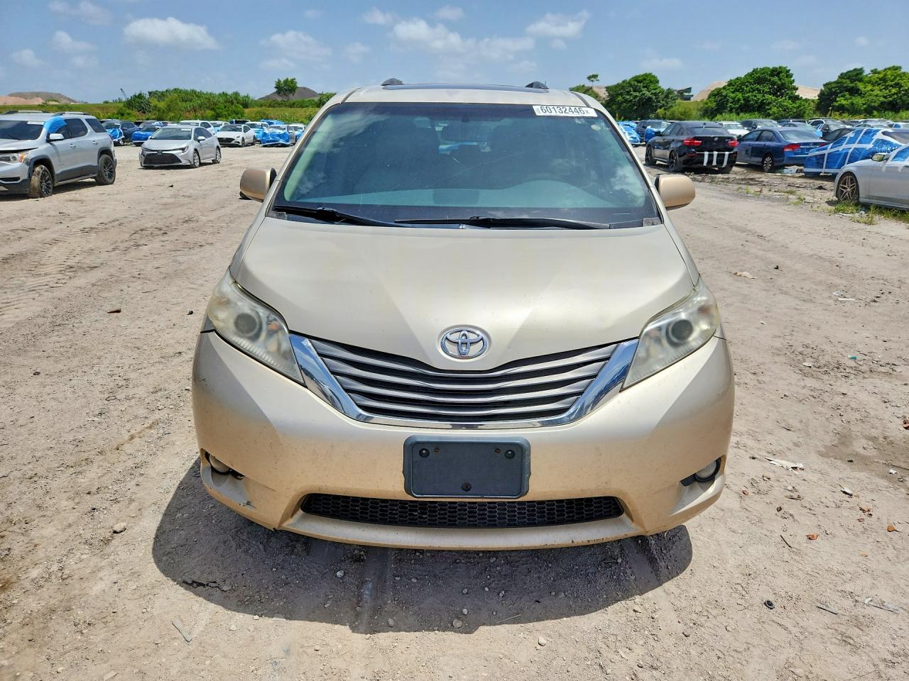 2014 Toyota Sienna Xle 8-passenger Beige vin: 5TDYK3DC7ES456102