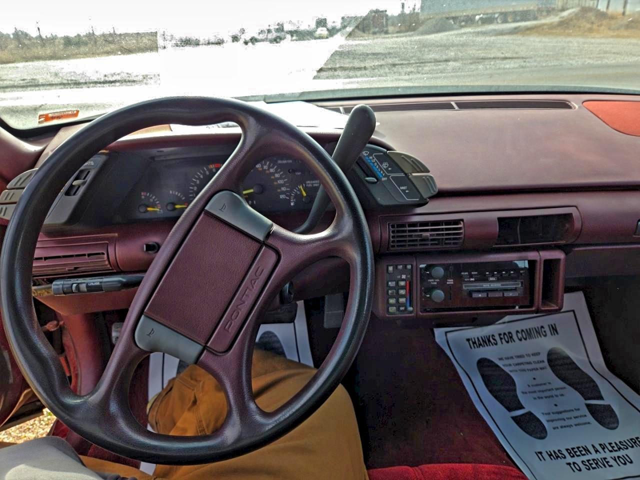 1993 Pontiac Grand Prix Le Red vin: 1G2WH54T4PF205840