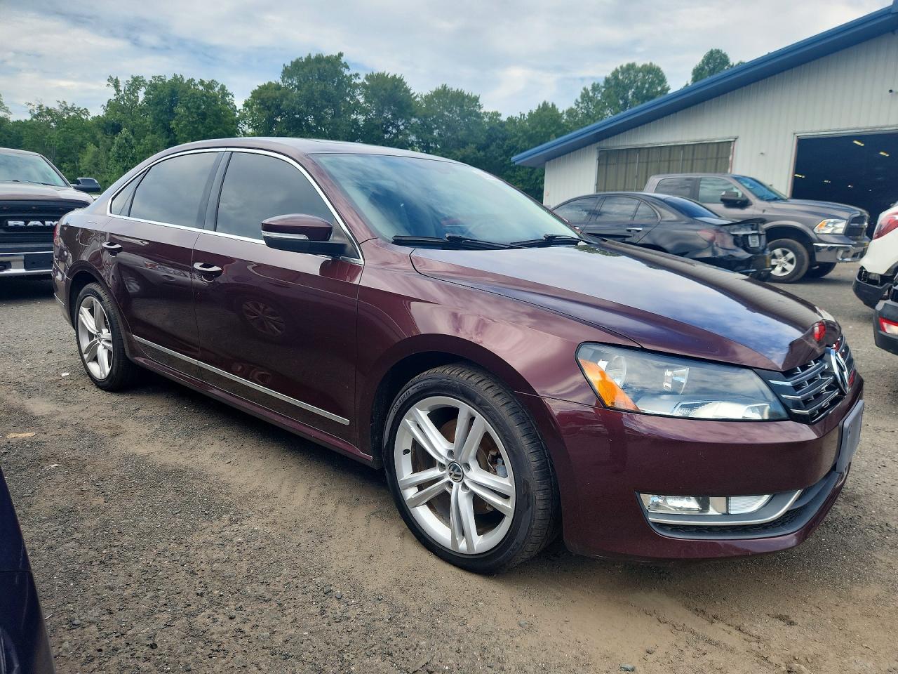 2013 Volkswagen Passat Sel Burgundy vin: 1VWCN7A33DC093307