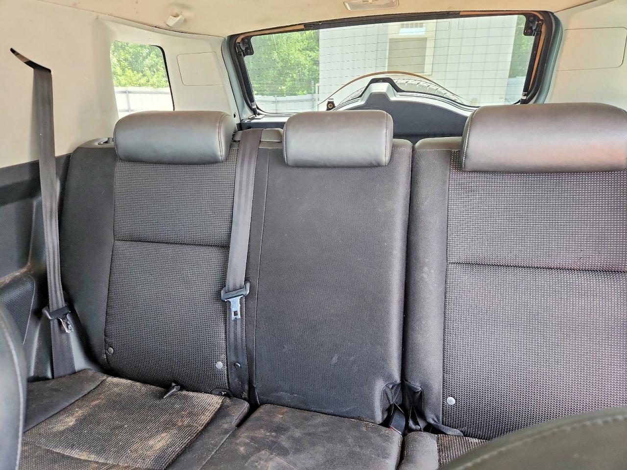 2010 Toyota Fj Cruiser Base Silver vin: JTEZU4BF4AK008656