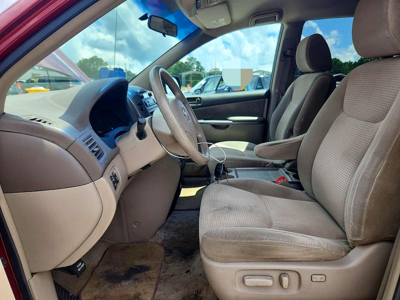 2010 Toyota Sienna Le 7-passenger Burgundy vin: 5TDKK4CC3AS341570