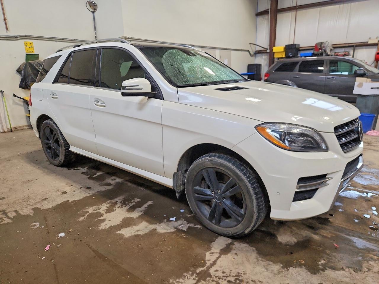 2014 Mercedes-benz Ml 550 4matic Белый vin: 4JGDA7DB6EA400578