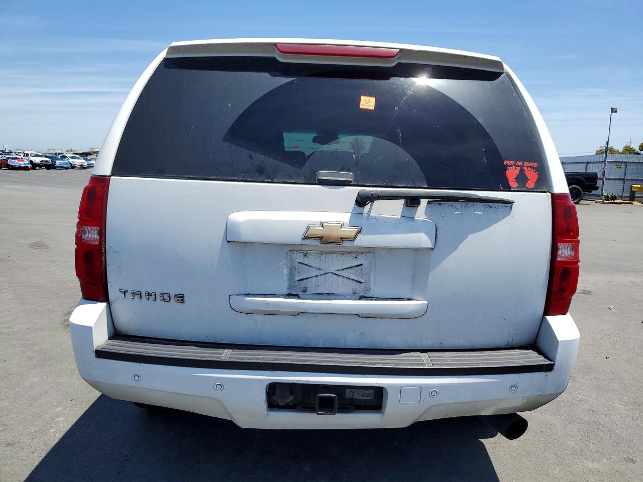 2007 Chevrolet Tahoe K1500 White vin: 1GNFK13087J105435