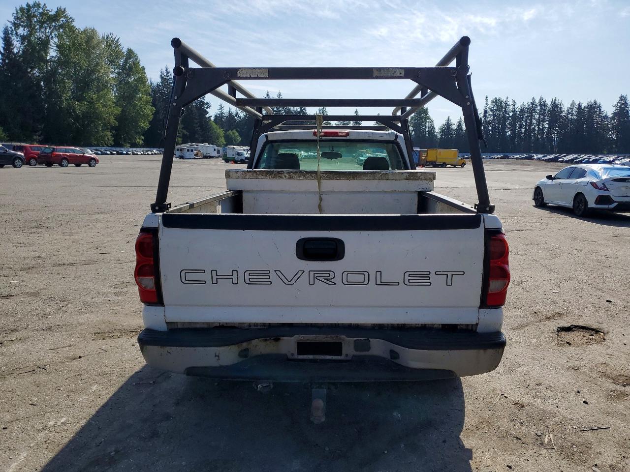 2005 Chevrolet Silverado C1500 White vin: 1GCEC14X35Z152156