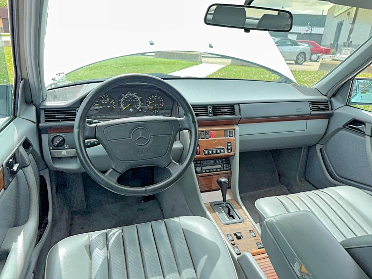 1995 Mercedes-benz E 320 White vin: WDBEA92E2SF296279