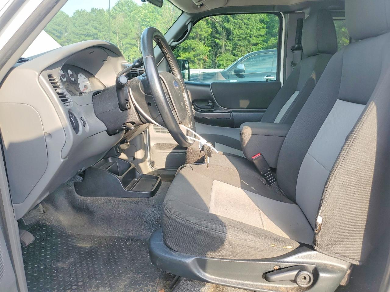 2011 Ford Ranger Super Cab White vin: 1FTKR4EE9BPA18453