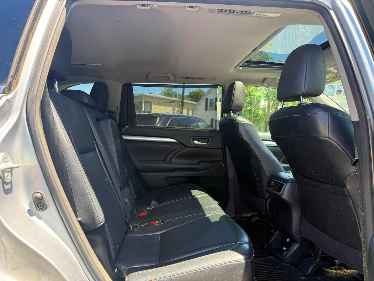 2015 Toyota Highlander Xle Silver vin: 5TDJKRFH3FS075698