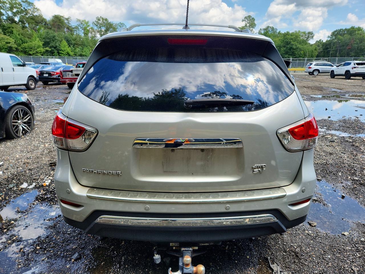 2015 Nissan Pathfinder Sv Silver vin: 5N1AR2MM5FC665675