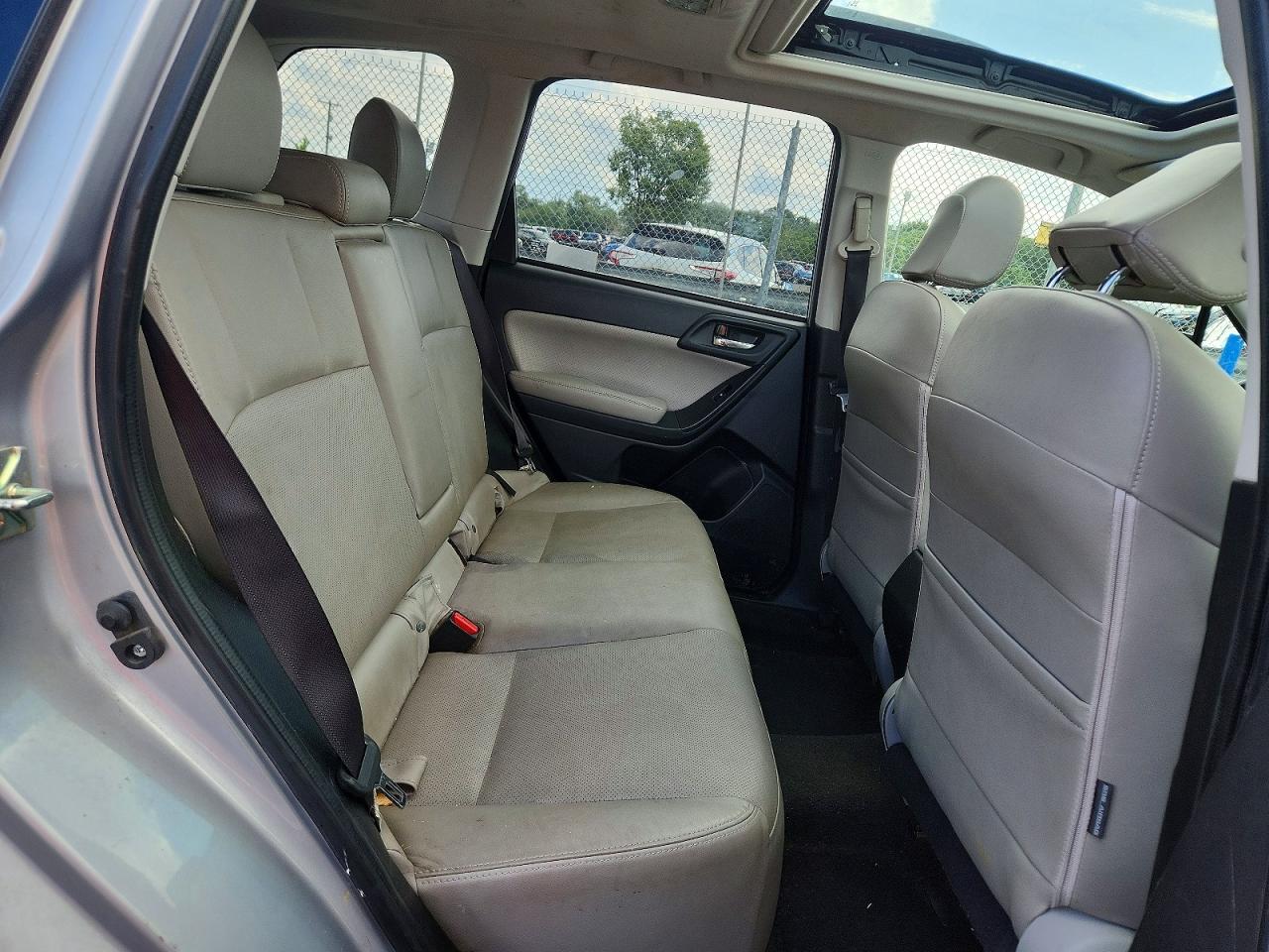 2014 Subaru Forester 2.5i Limited Silver vin: JF2SJAHC0EH502642