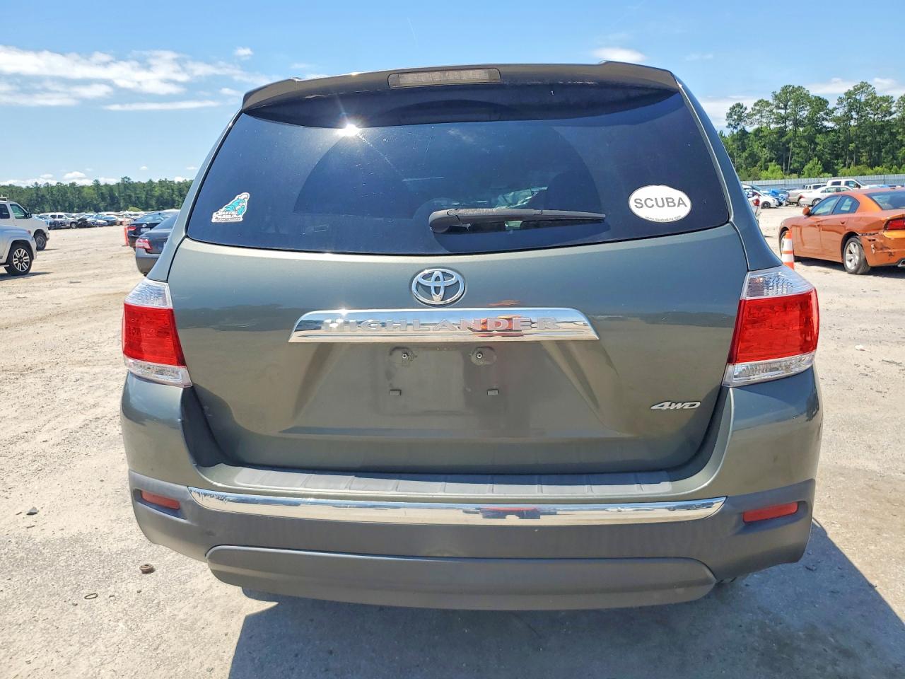 2013 Toyota Highlander Base Green vin: 5TDBK3EH0DS198536