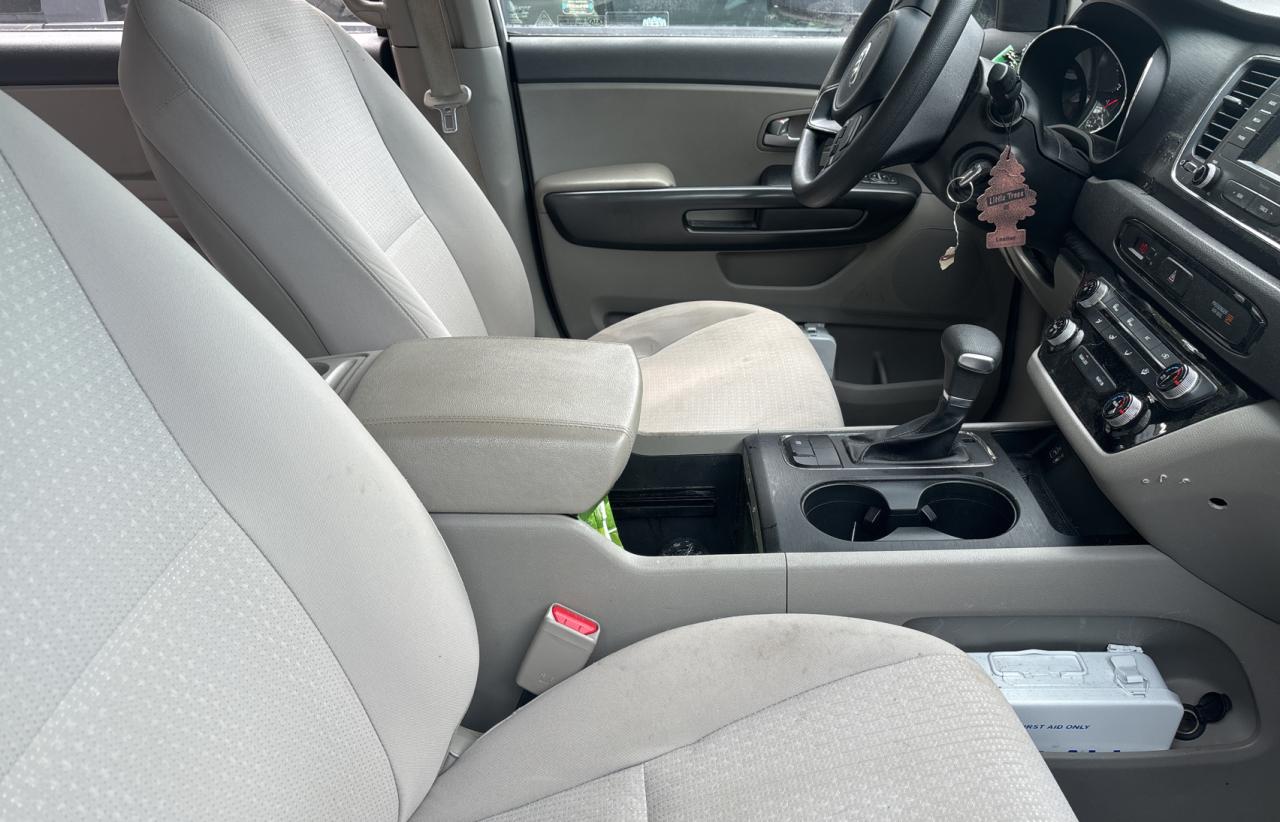 2018 Kia Sedona L Серебряный vin: KNDMA5C11J6400714