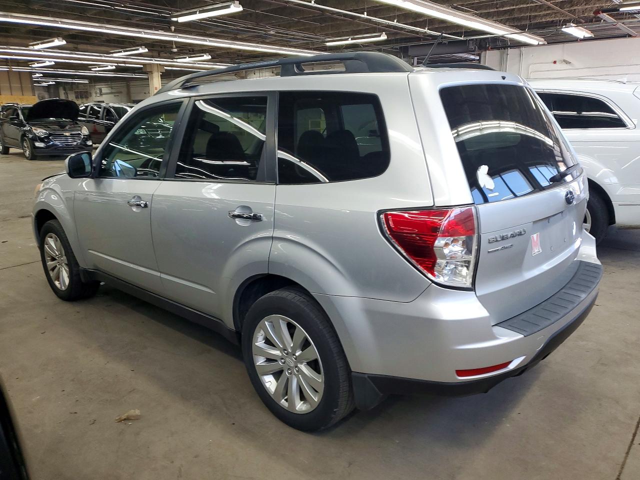 2011 Subaru Forester 2.5x Premium Silver vin: JF2SHBDC4BH730128
