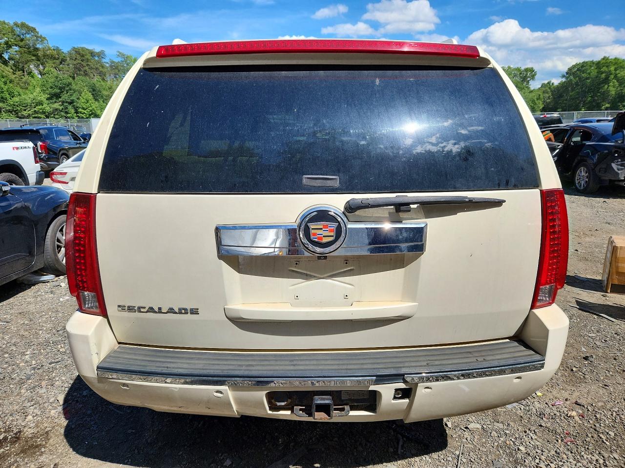 2007 Cadillac Escalade Luxury Бежевый vin: 1GYFK63897R311564