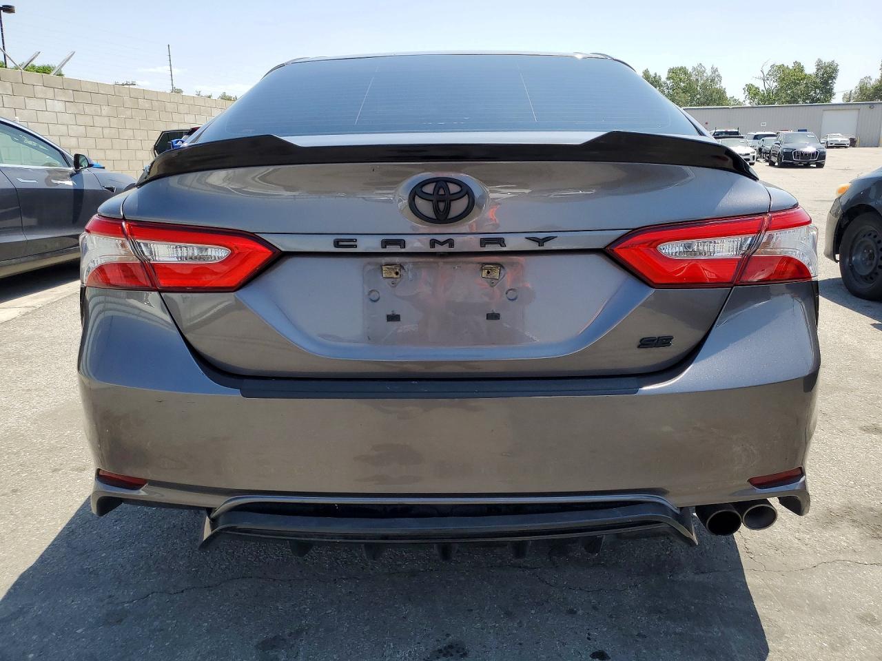 2018 Toyota Camry Se Серый vin: 4T1B11HK8JU114612