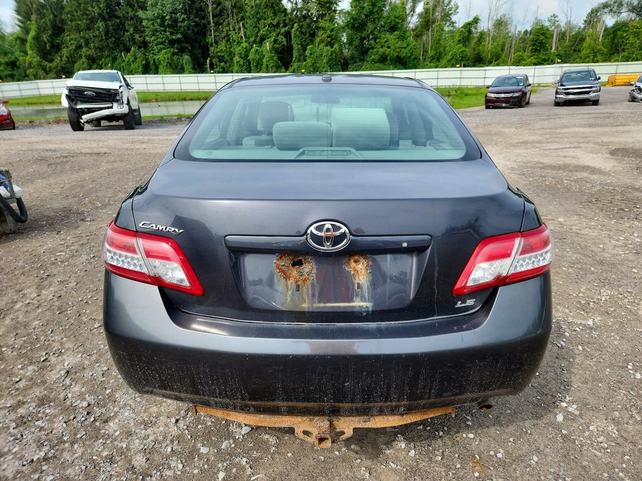 2011 Toyota Camry Le Gray vin: 4T1BF3EK1BU597119
