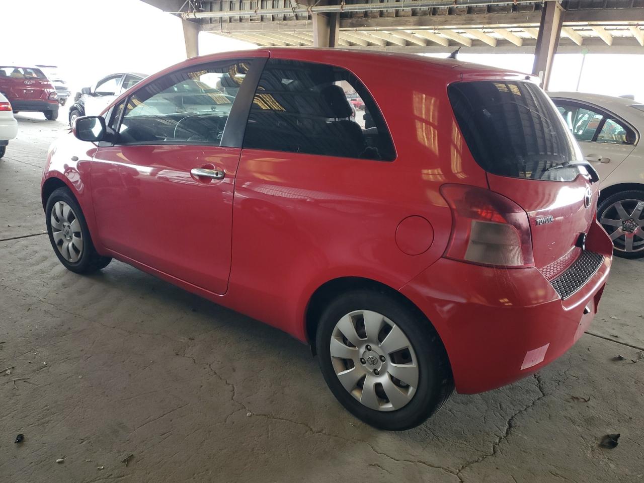 2008 Toyota Yaris Red vin: JTDJT923585180470