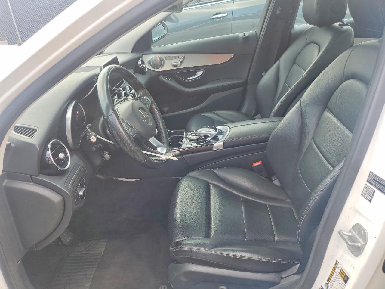 2015 Mercedes-benz C 300 4matic White vin: 55SWF4KB5FU003743